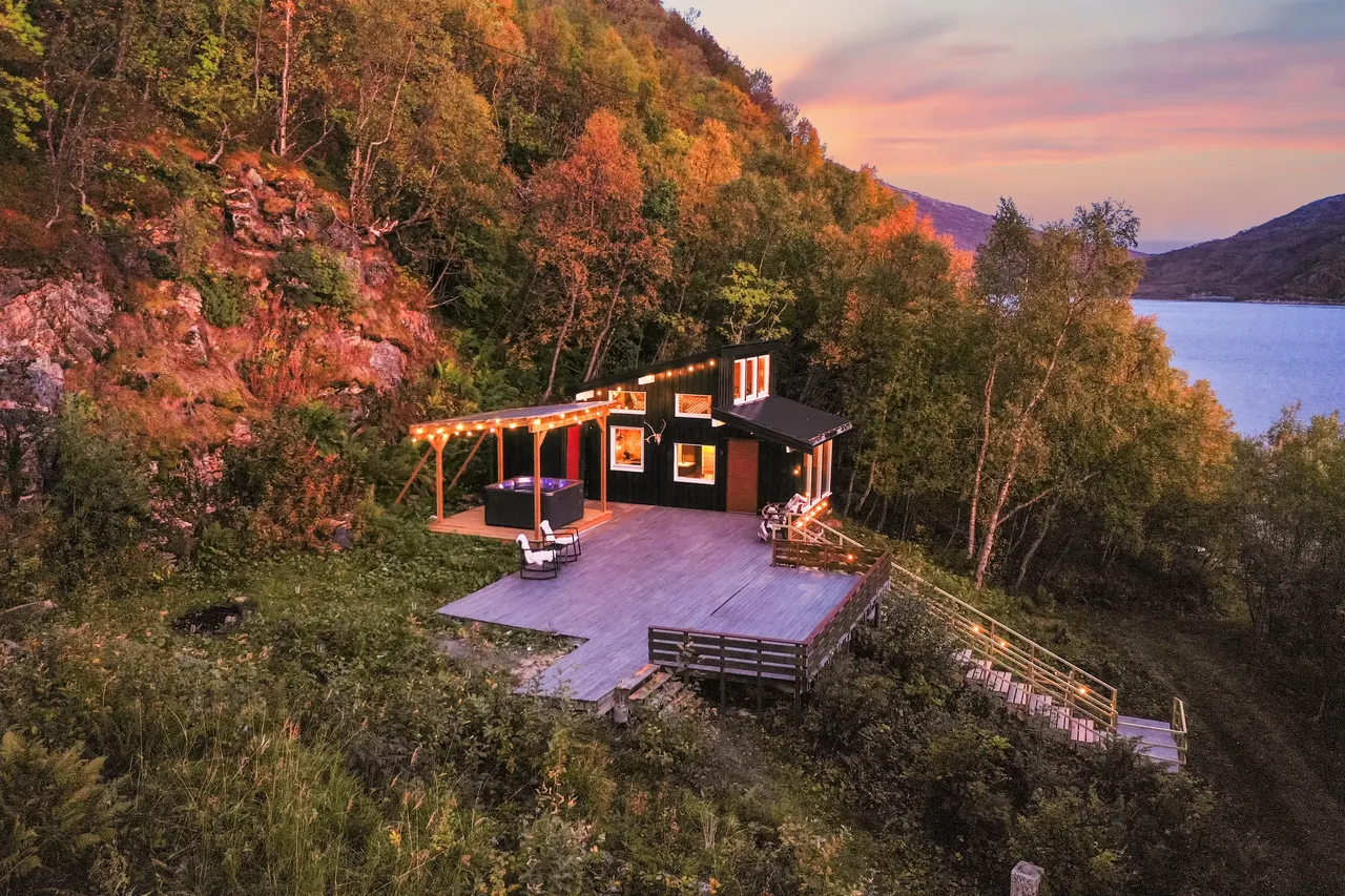 Airbnb brand asset featured on news.airbnb.com