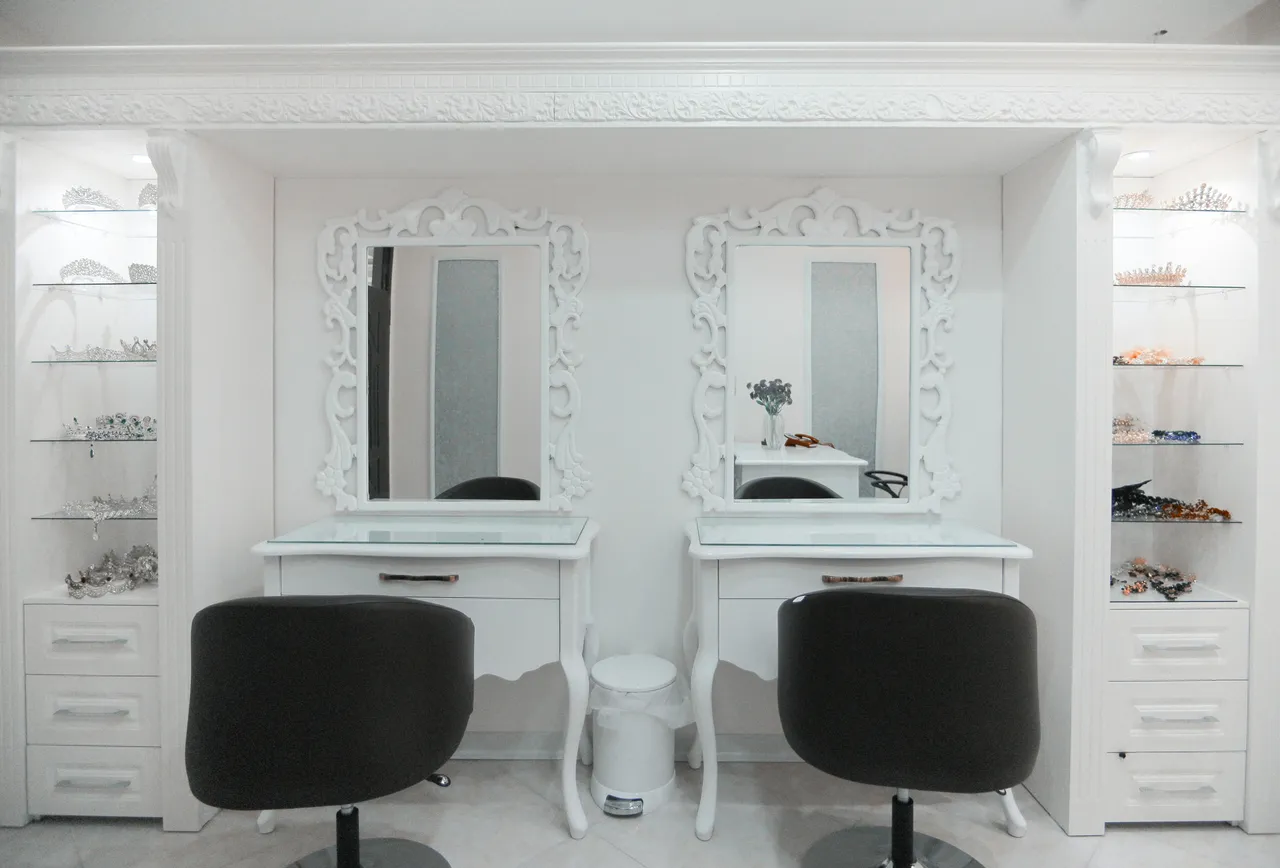 Blink brand asset featured on hollywood-nails-site-ofwy5244.sites.blink.new