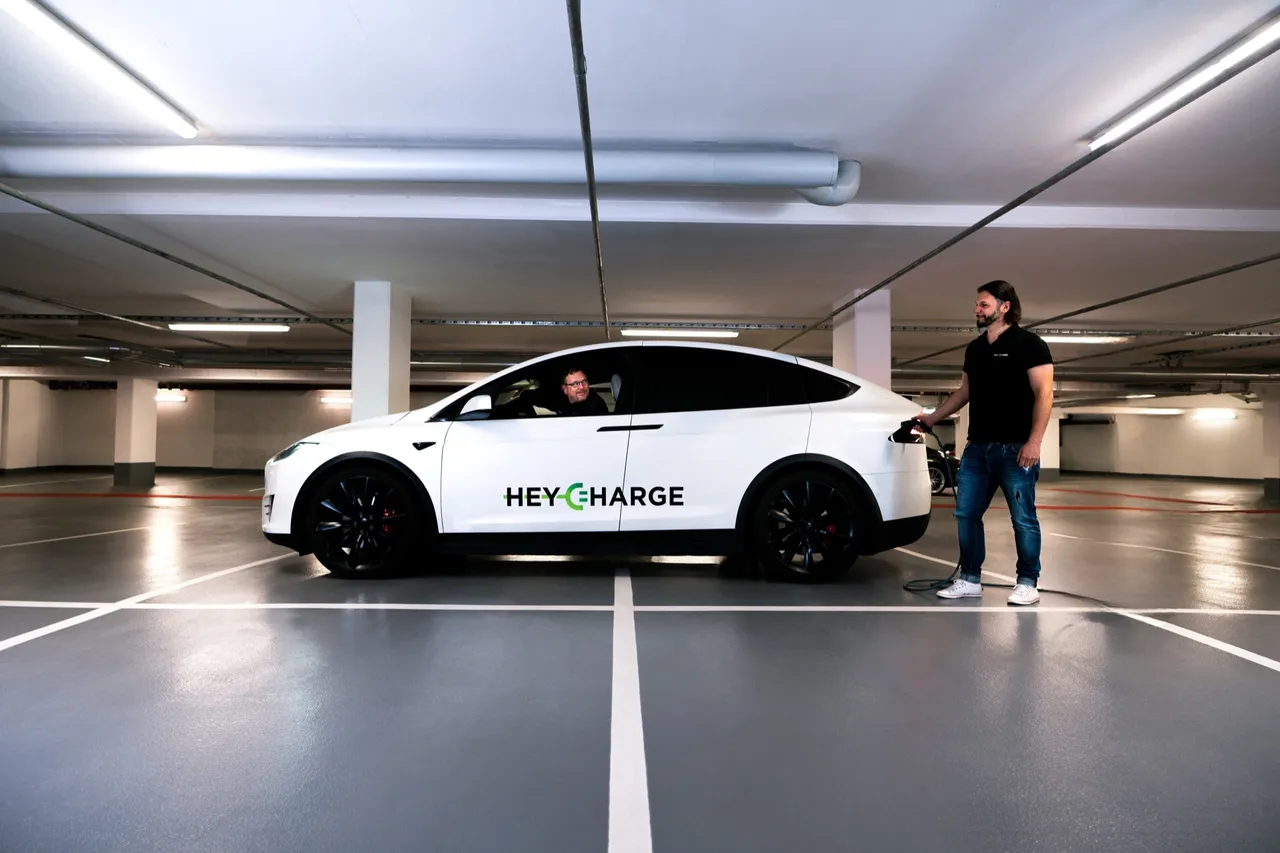 HeyCharge brand asset featured on heycharge.com
