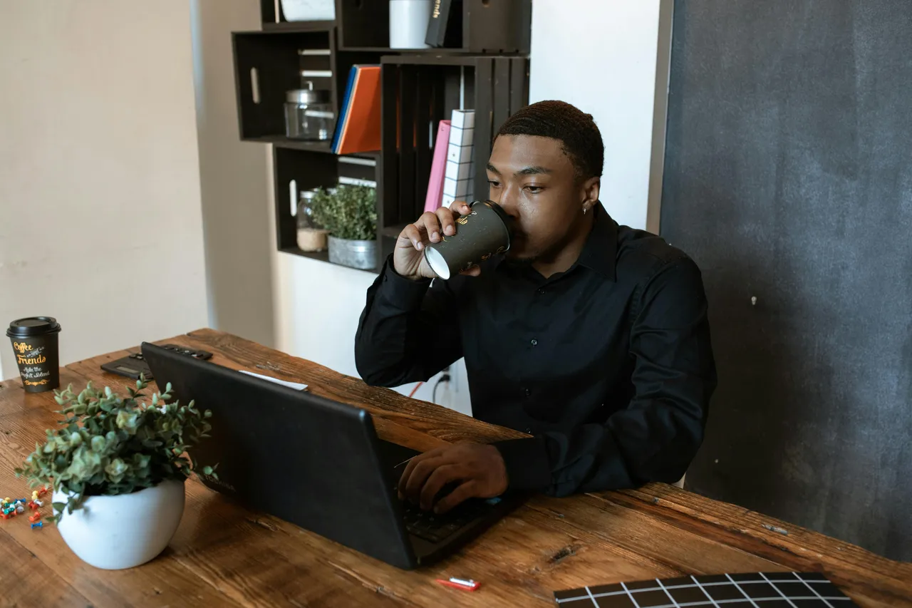 Karat Financial brand asset featured on trykarat.com
