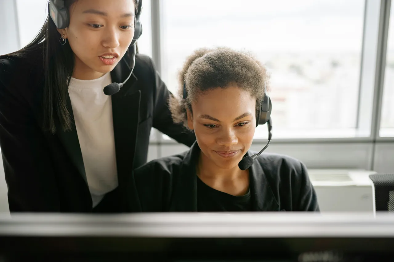 Observe.AI brand asset featured on observe.ai