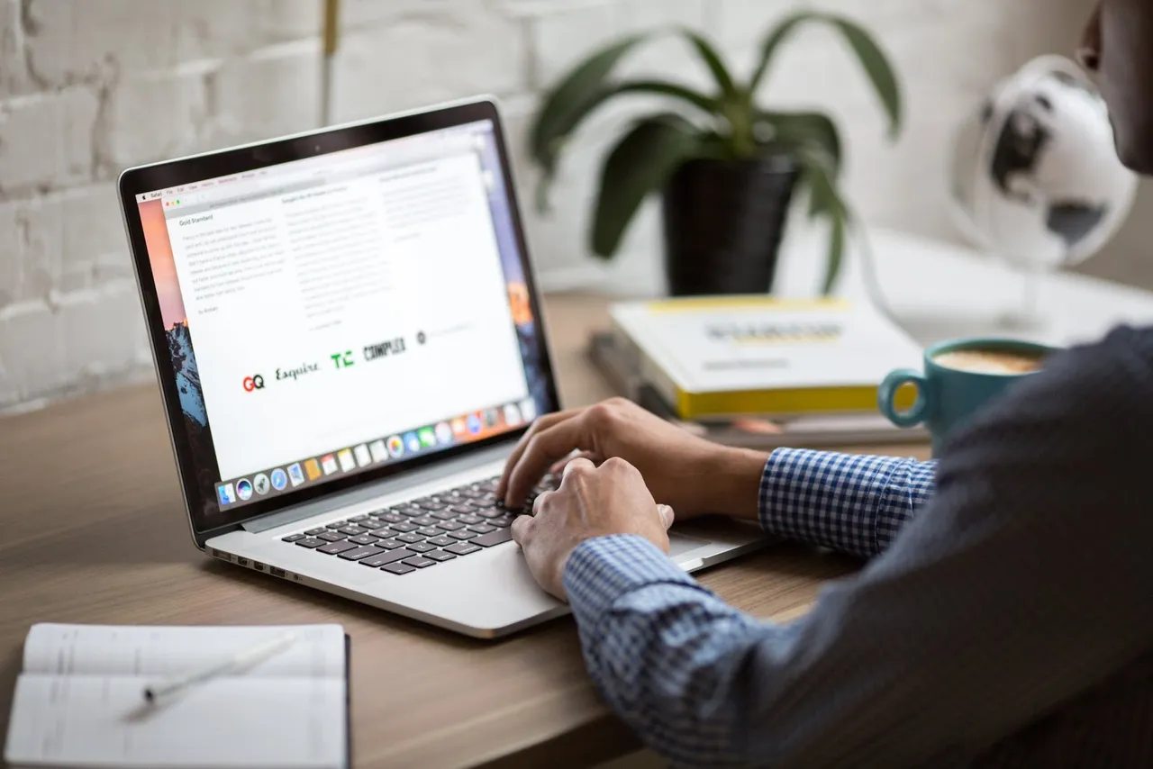 Polymail brand asset featured on blog.polymail.io