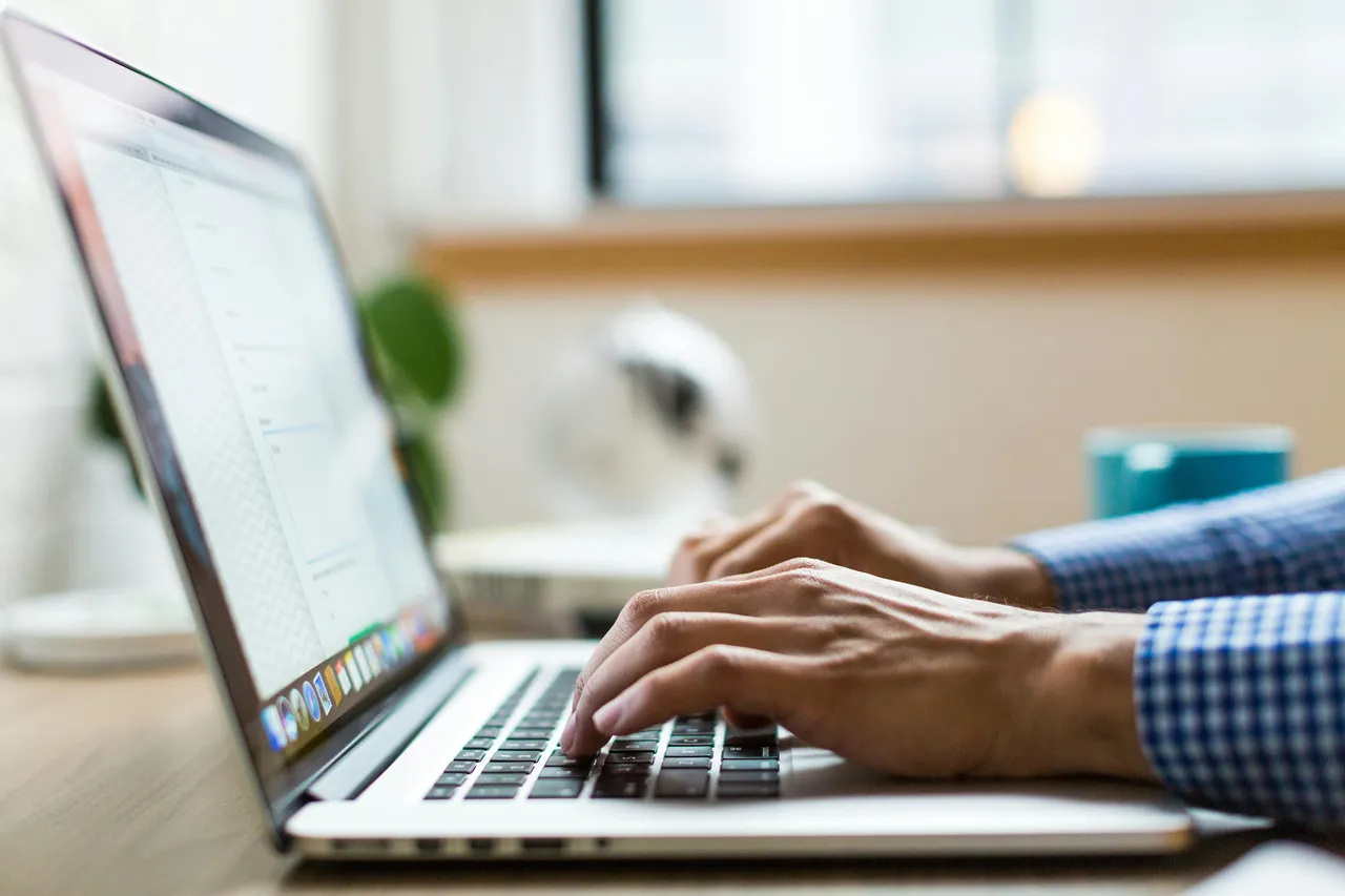 Polymail brand asset featured on blog.polymail.io