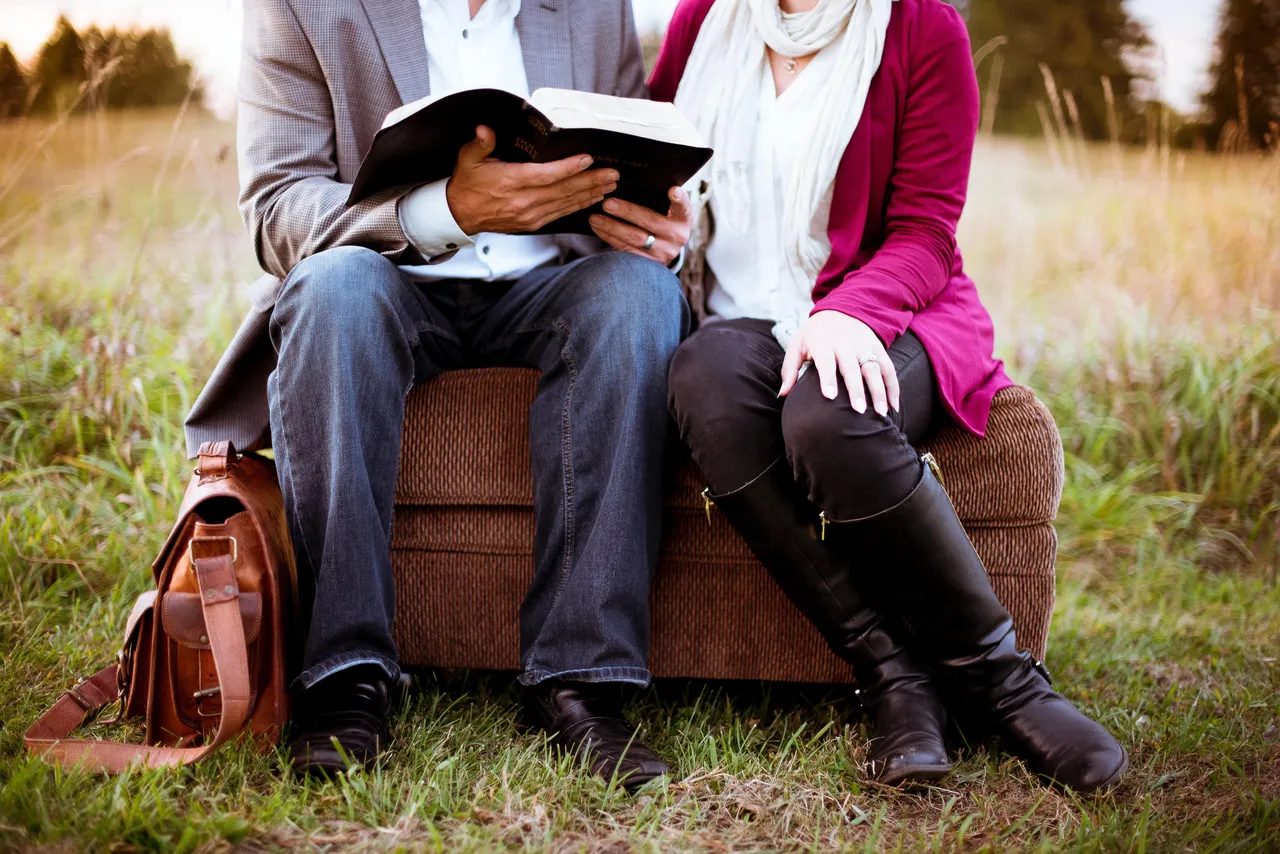 Relationship Hero brand asset featured on relationshiphero.com