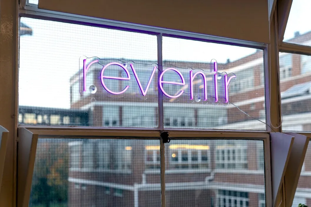 Revenir brand asset featured on revenir.ai