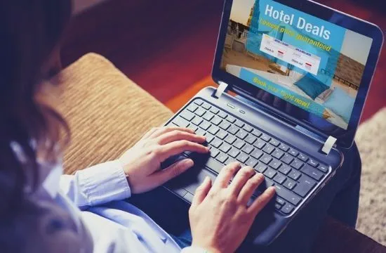 Roomblocker brand asset featured on tornosnews.gr