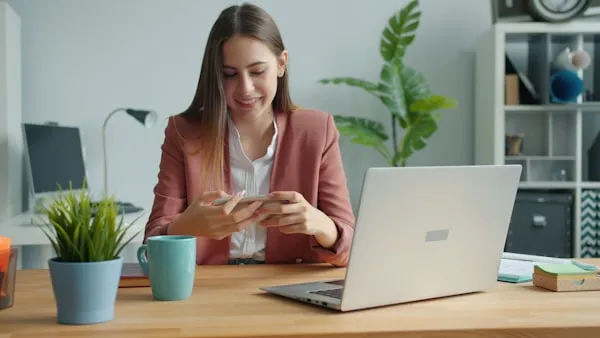 Unthread brand asset featured on unthread.io
